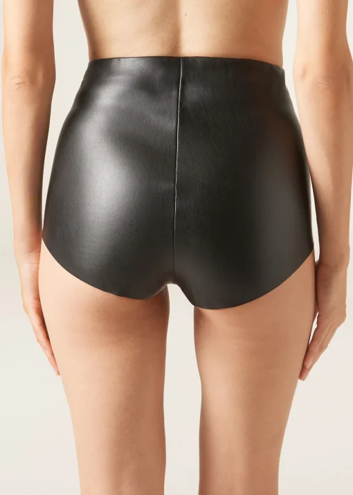 Hot Pants com Efeito de Pele Brilhante