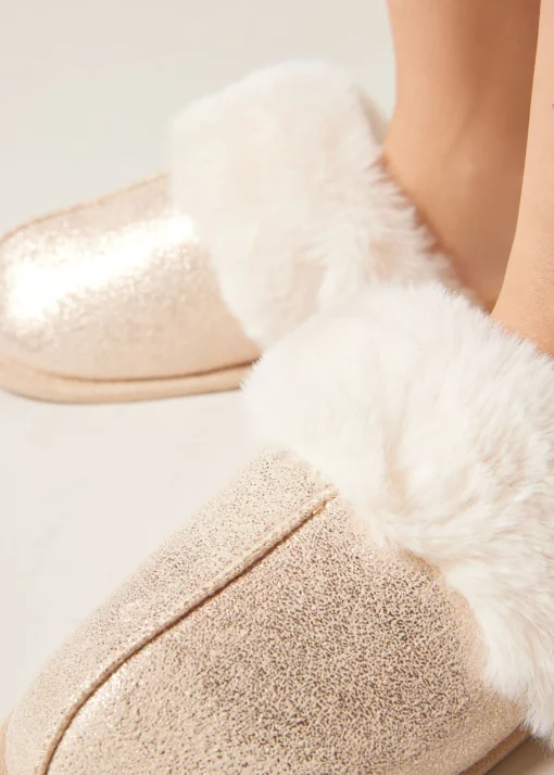 Pantufas com Efeito de Pele Brilhante