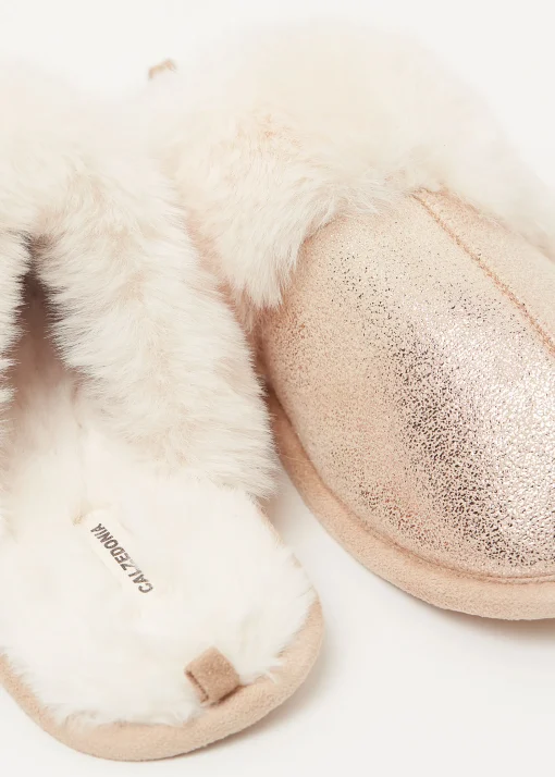 Pantufas com Efeito de Pele Brilhante